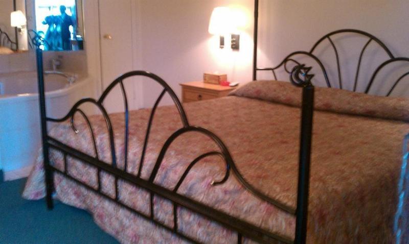 Americana Inn Farmingdale — hotel in Farmingdale