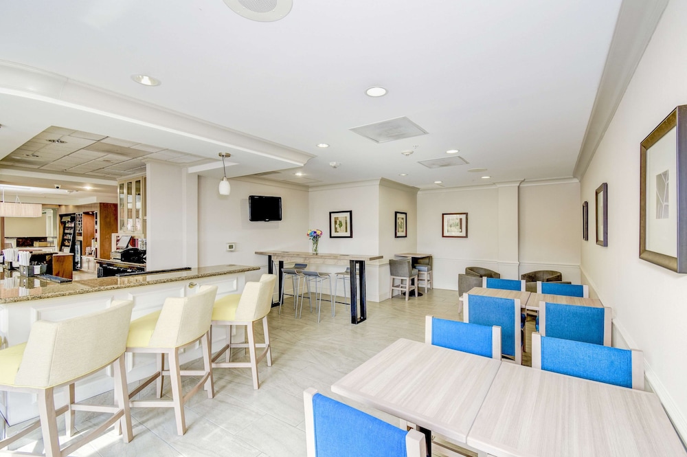 Hilton Garden Inn Waldorf - photo 24