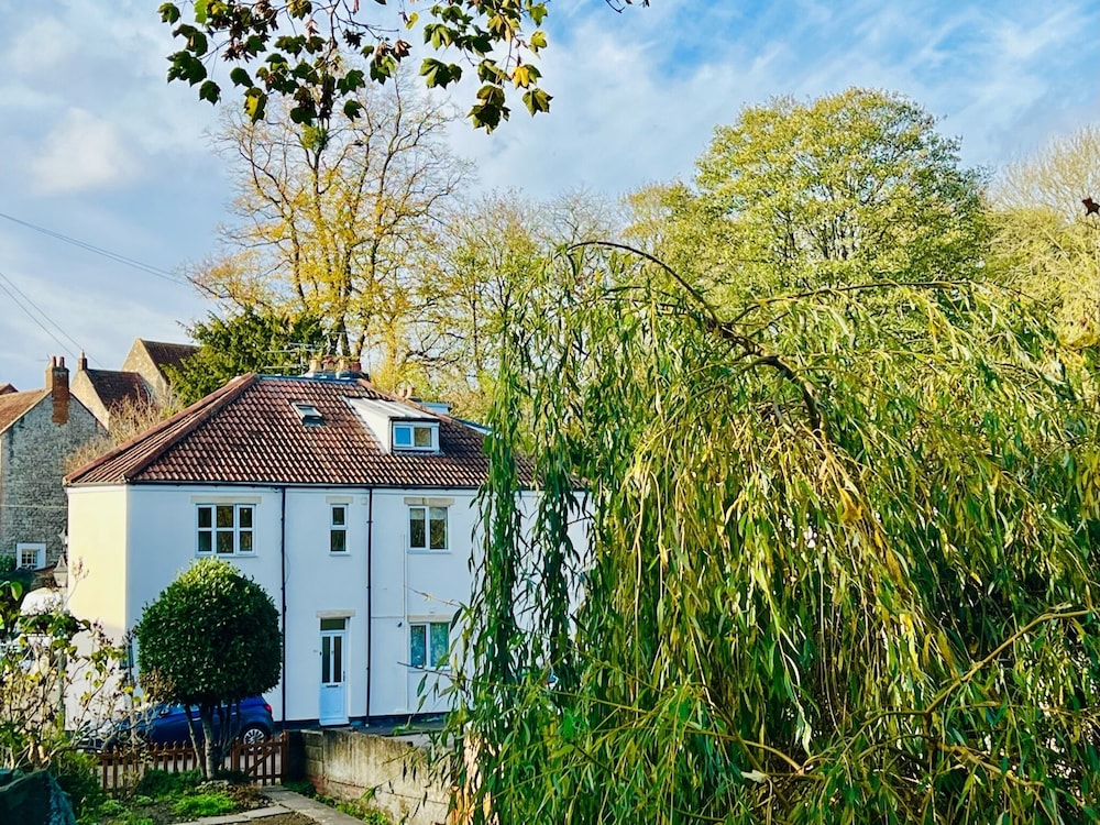 Dapps Hill Haven between Bristol and Bath both 9 mins by train — 4-Star Luxury Hotel in Keynsham, United Kingdom