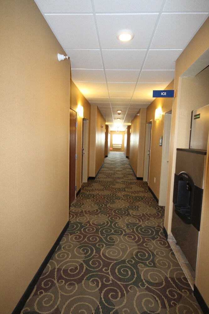Cobblestone Hotel & Suites Devils Lake - photo 43