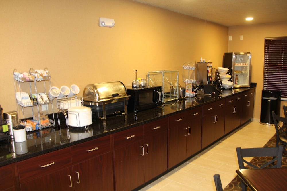 Castle Rock Inn & Suites - photo 41