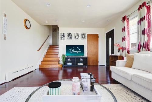 Spacious 7BD Lake View mins to Beach & Boardwalk in Atlantic City, United States