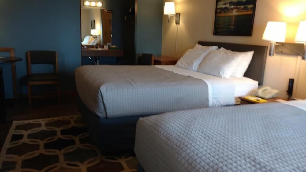 Village Inn on The Lake - photo 2