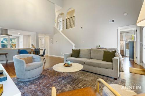 Spacious Living in S Austin Home Gym Office — 4-Star Luxury Hotel in Austin, United States