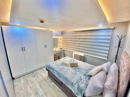 IV s Condo w Netflix Wifi & Karaoke — 5-Star Luxury Hotel in Cainta, Philippines