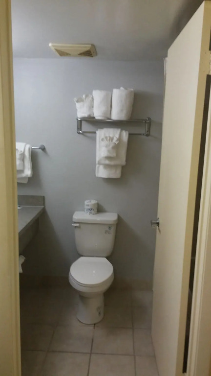 Clarion Hotel Orlando International Airport - photo 11