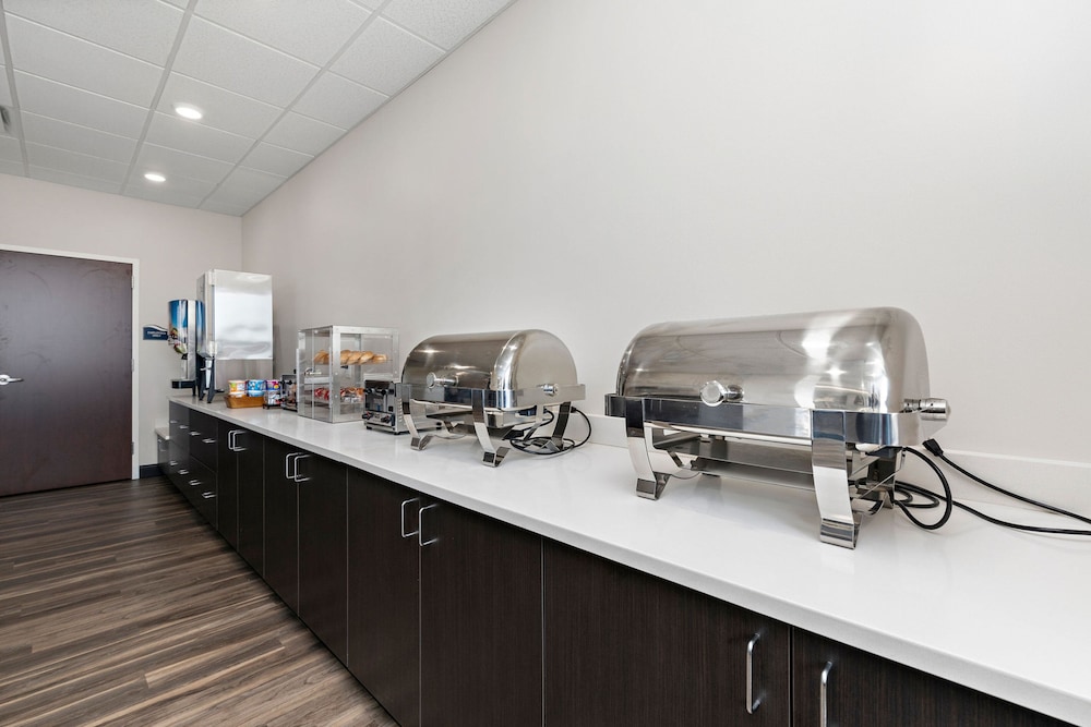 Holiday Inn Exp Parkville - photo 71