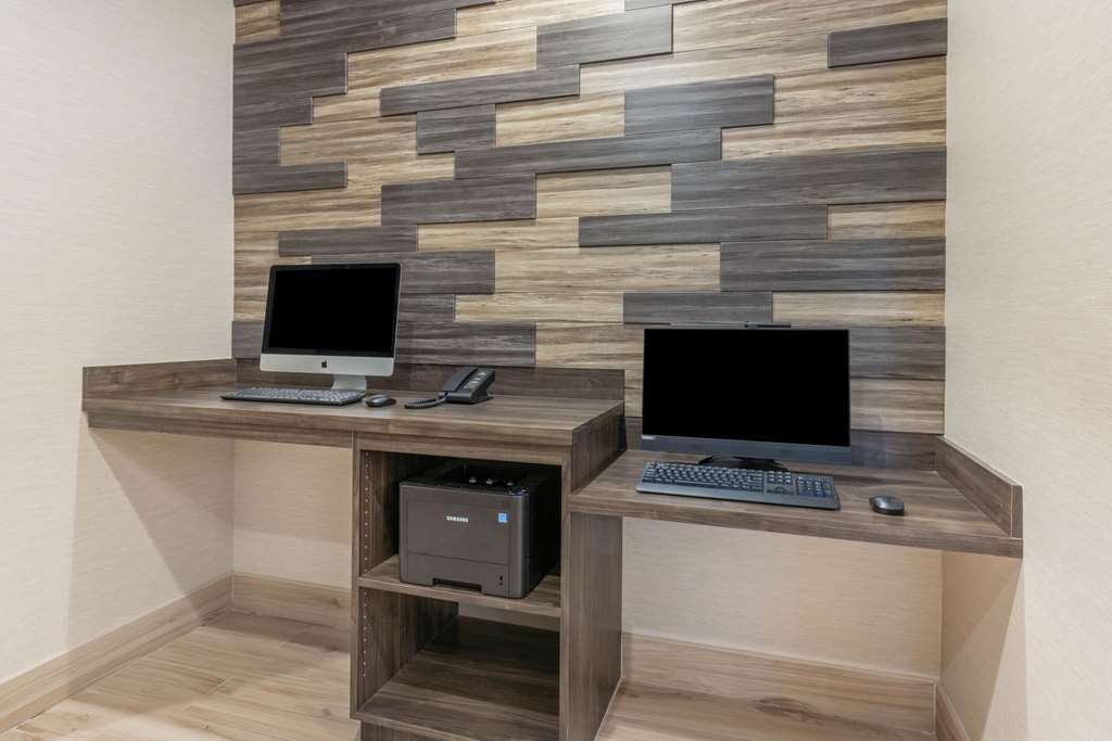 La Quinta Inn and Suites by Wyndham Houston Spring South - photo 30
