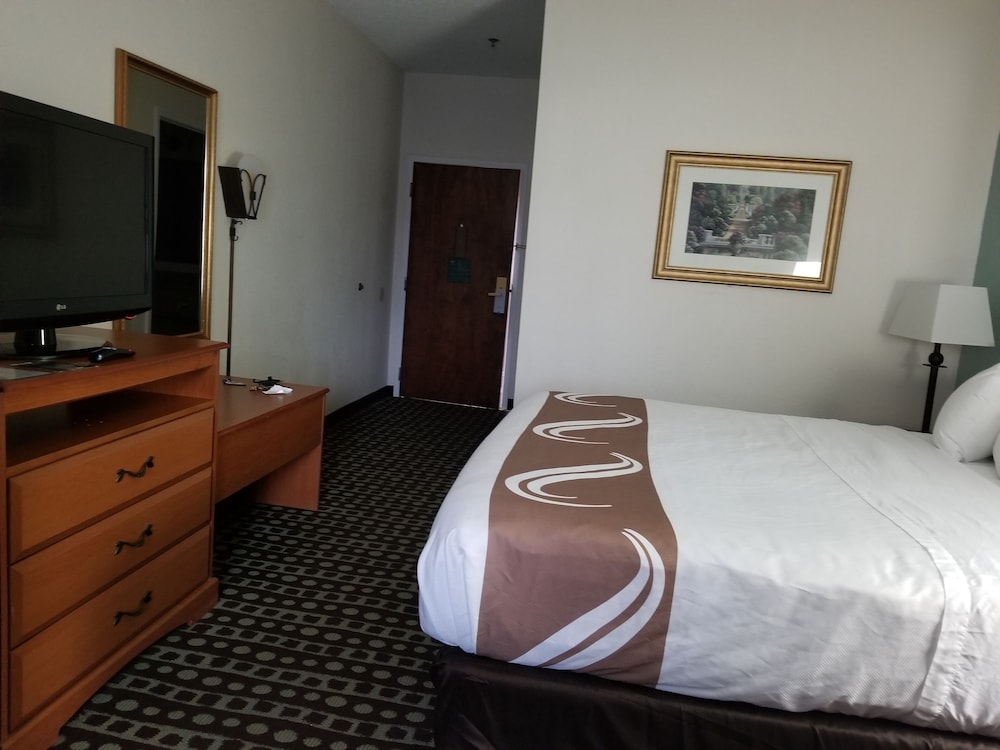 Quality Inn Fayetteville near Historic Downtown Square - photo 6