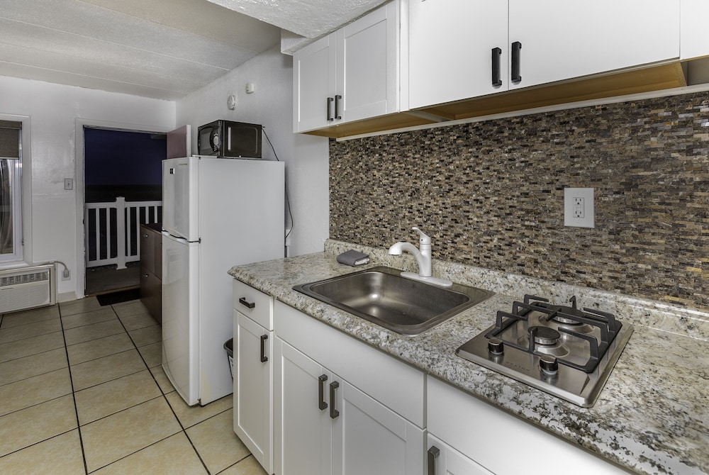 Alante Oceanfront Motel - photo 16