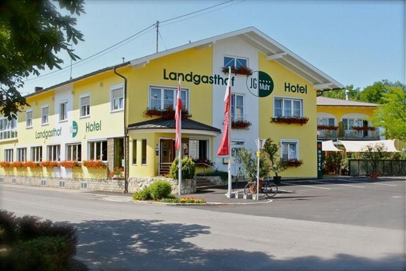 Landgasthof Hotel Muhr — 4-Star Luxury Hotel in Trautmannsdorf An Der Leitha, Austria