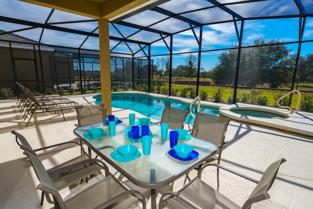 Solterra 5380 Oakbourne By Fairytale VR - carbon neutral hotel in Davenport
