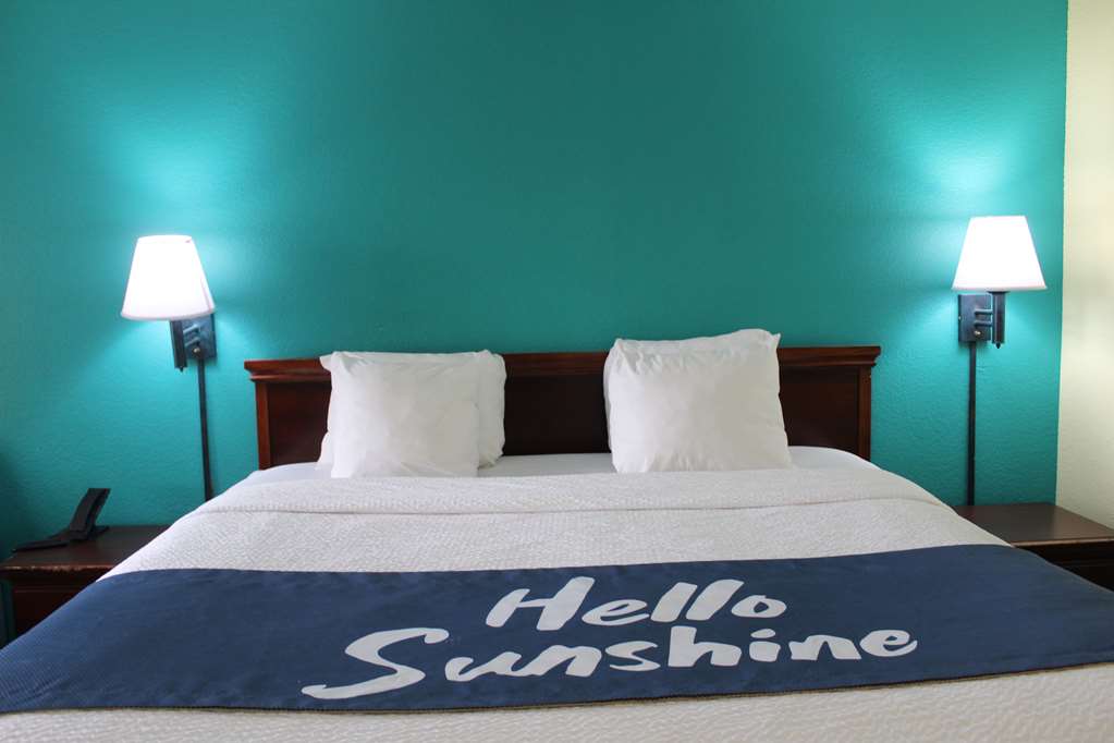 Days Inn by Wyndham Marianna - photo 16