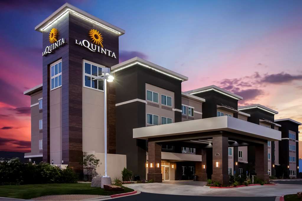 La Quinta Inn & Suites by Wyndham Odessa North - photo 2