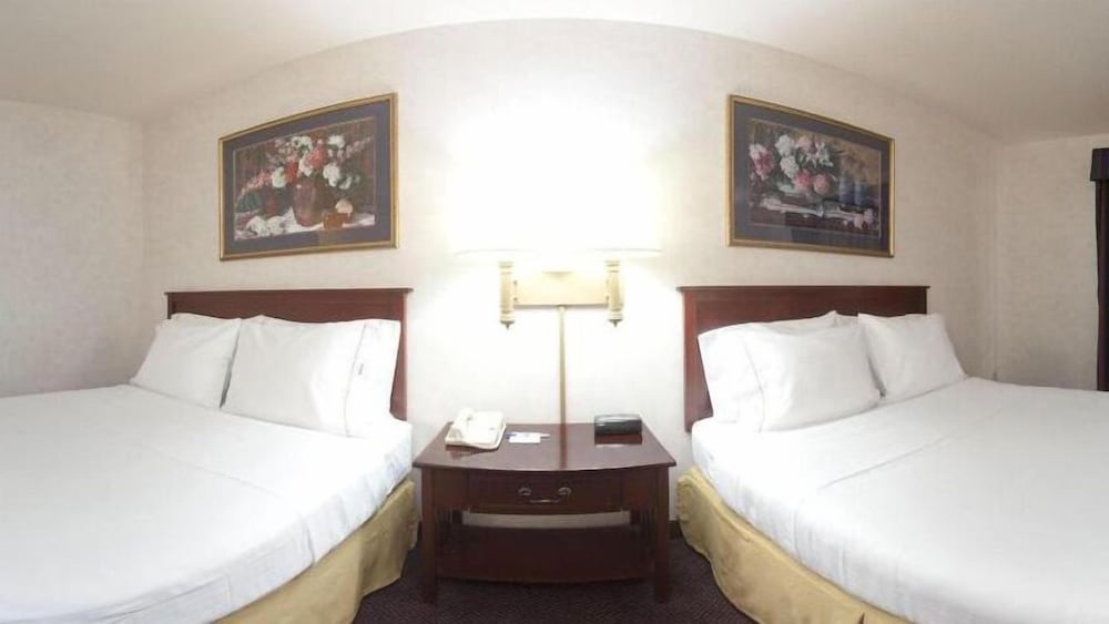 Holiday Inn Express Hotel & Suites Fort Atkinson by IHG - photo 7