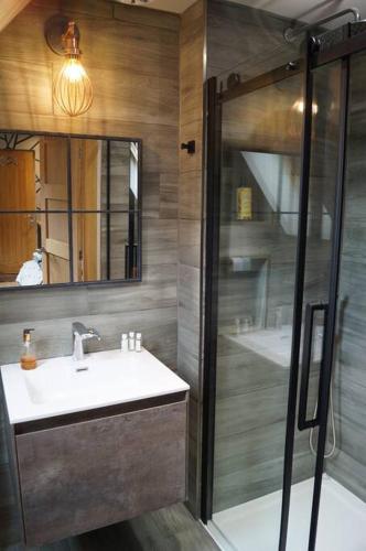 The Old Maple Lodge Luxury Private Annex with a view in rural setting