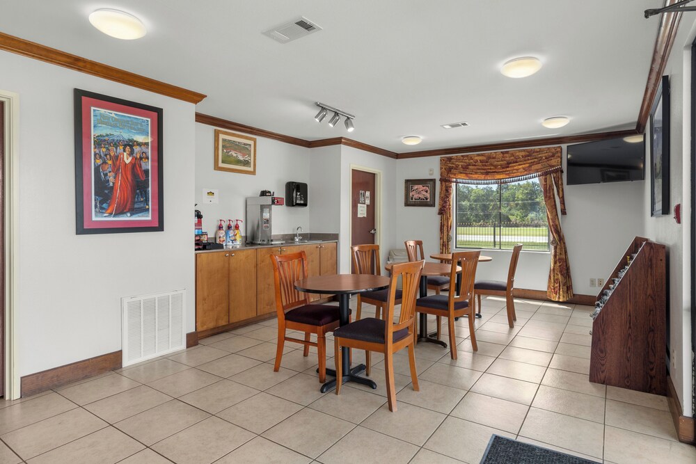 Express Inn and Suites - photo 23