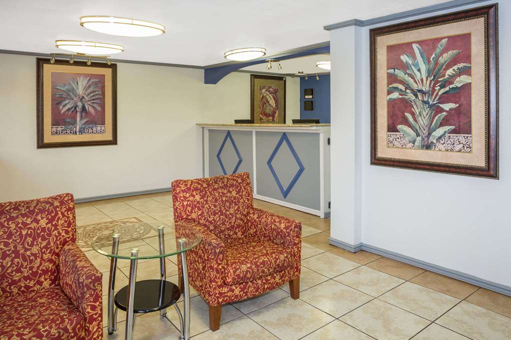 Travelodge by Wyndham Fort Myers North - photo 3
