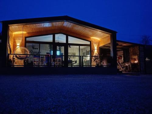 Pamja Guest House — 4-Star Luxury Hotel in Barasti, Romania