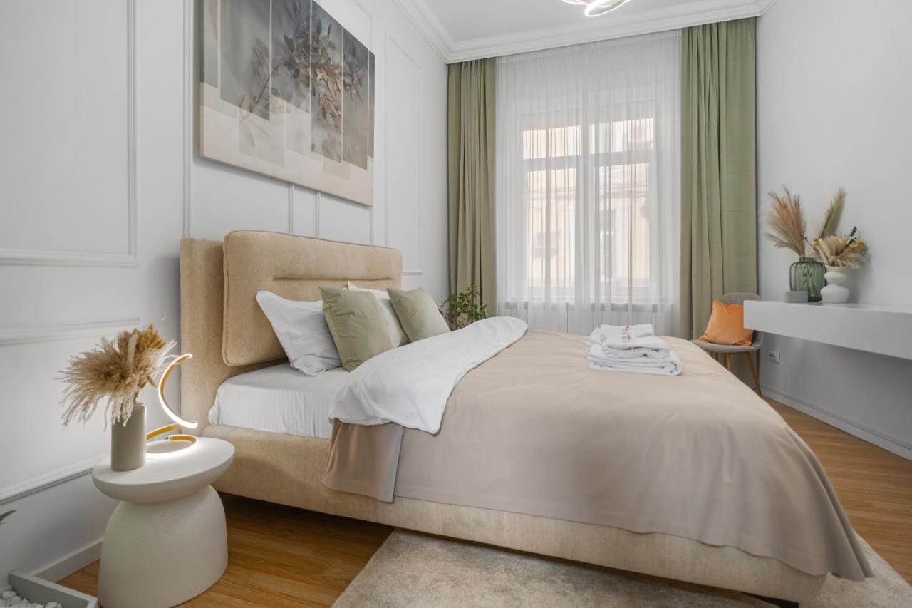 Central Luxury Apartments with Private Garden & Parking — 4-Star Luxury Hotel in Bucharest, Romania