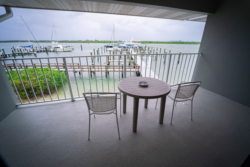 Dockside Inn & Resort - photo 20