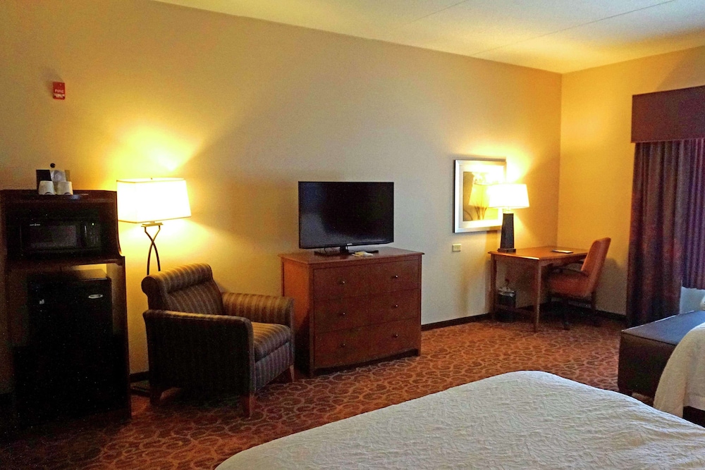 Hampton Inn Waynesburg - photo 10