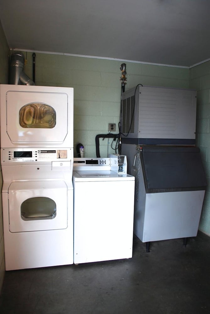 Duffys Motel Calhoun - photo 22