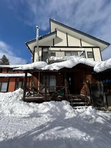 Heyza - carbon neutral hotel in Hakuba