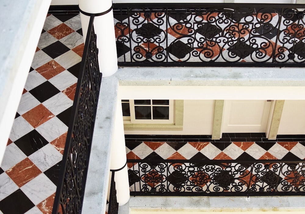 Handrails in hallways