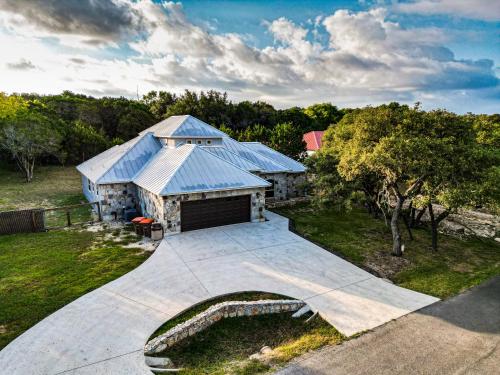 Lakeview Luxury — 4-Star Luxury Hotel in Canyon Lake, United States