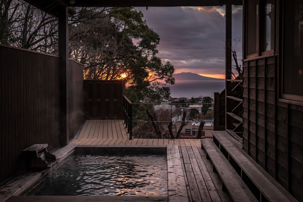 Hana no kumo in Ito, Japan