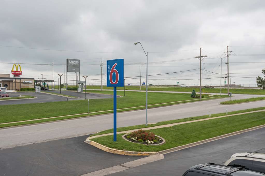 Motel 6 Kansas City MO Airport - photo 11