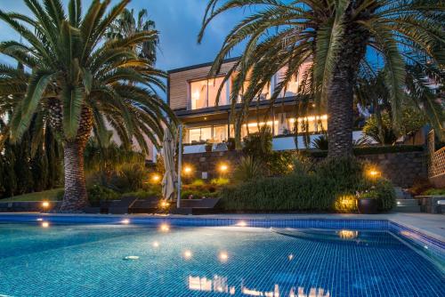 Casa Martinhos by LovelyStay — 4-Star Luxury Hotel in Canico, Portugal
