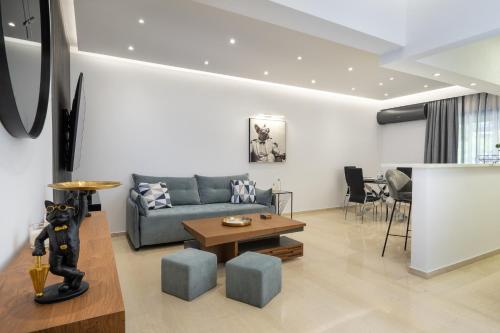 Elegant Oasis 2 Br Apt Near the Marina & the Beach — 4-Star Luxury Hotel in Palaio Faliro, Greece