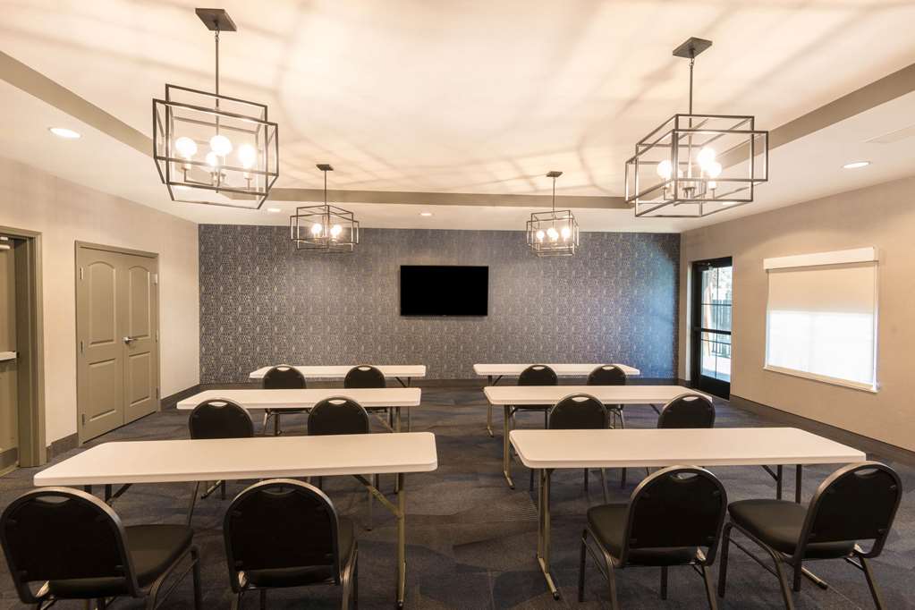 La Quinta Inn & Suites by Wyndham Las Vegas Airport South - photo 33