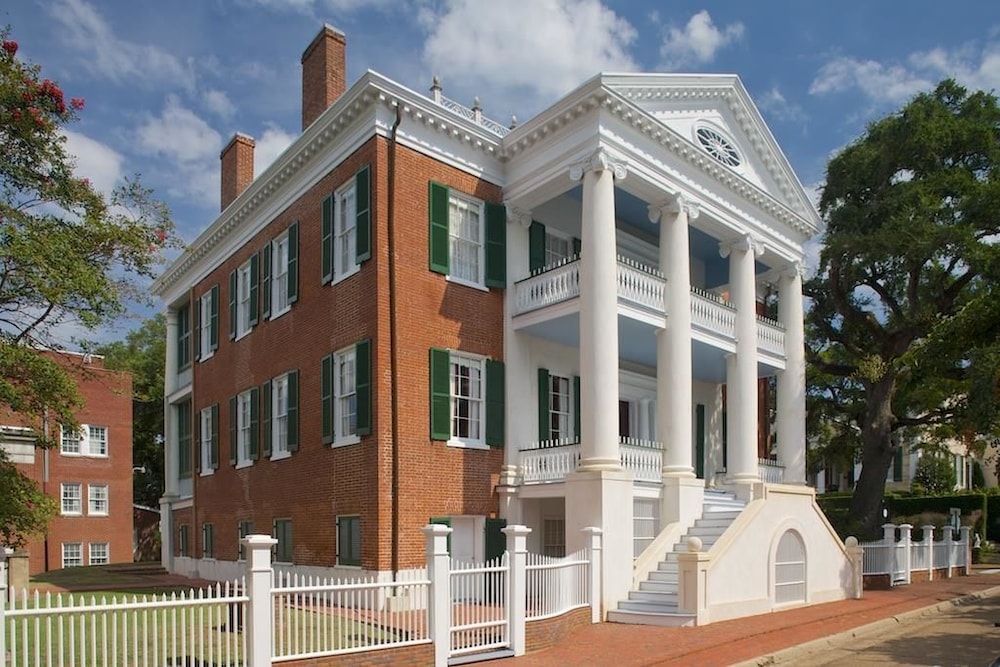 Choctaw Hall Bed and Breakfast - featured photo