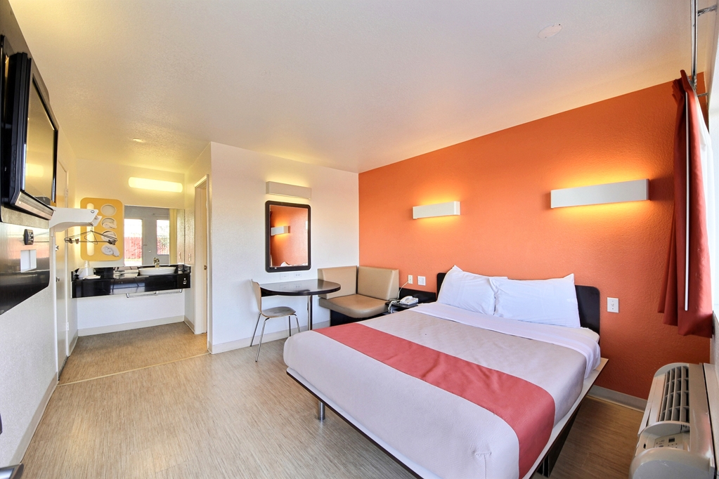 Motel 6 Laredo TX South - photo 11