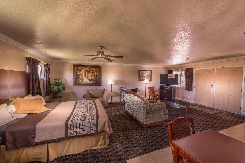 Edgewater Inn Reedley - photo 25