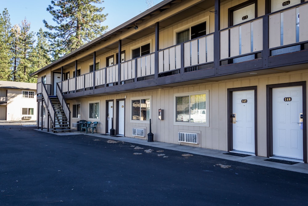 Charm Motel & Suites - photo 73