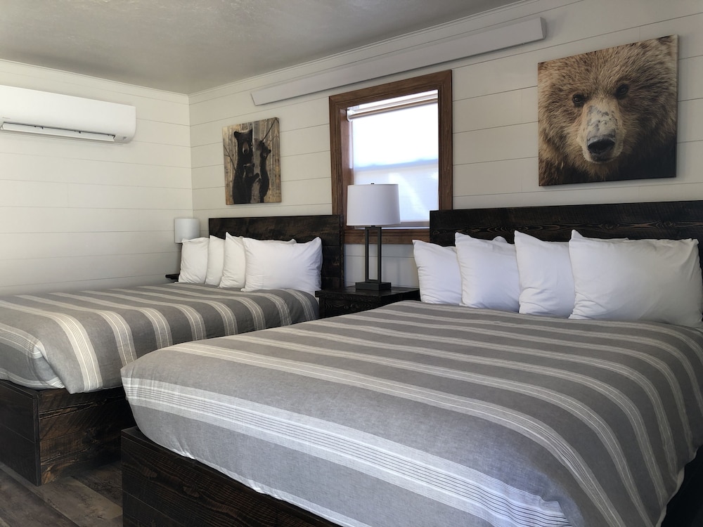 Yellowstone Riverside Cottages - photo 9