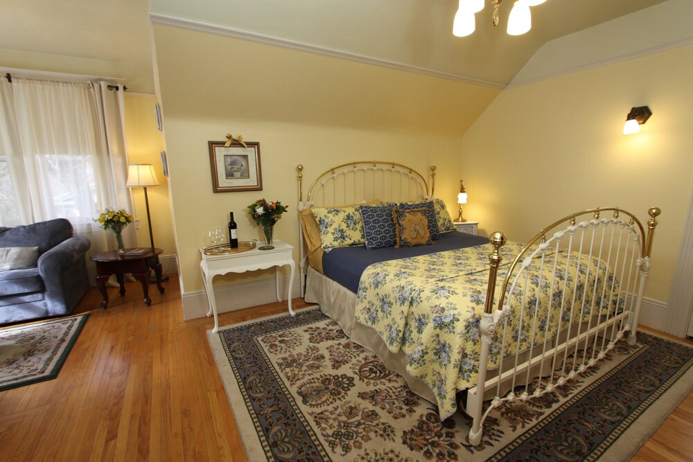 Kelley & Young Wine Garden Inn - photo 17