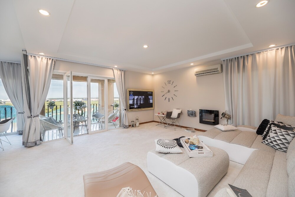 Bucharest Apartments DeLuxe — 5-Star Luxury Hotel in Stefanestii De Jos, Romania