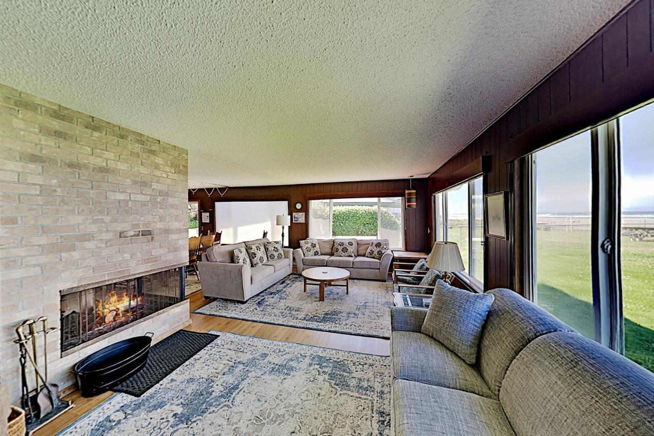 Water's Edge Oceanside Home — 4-Star Luxury Hotel in Waldport, United States