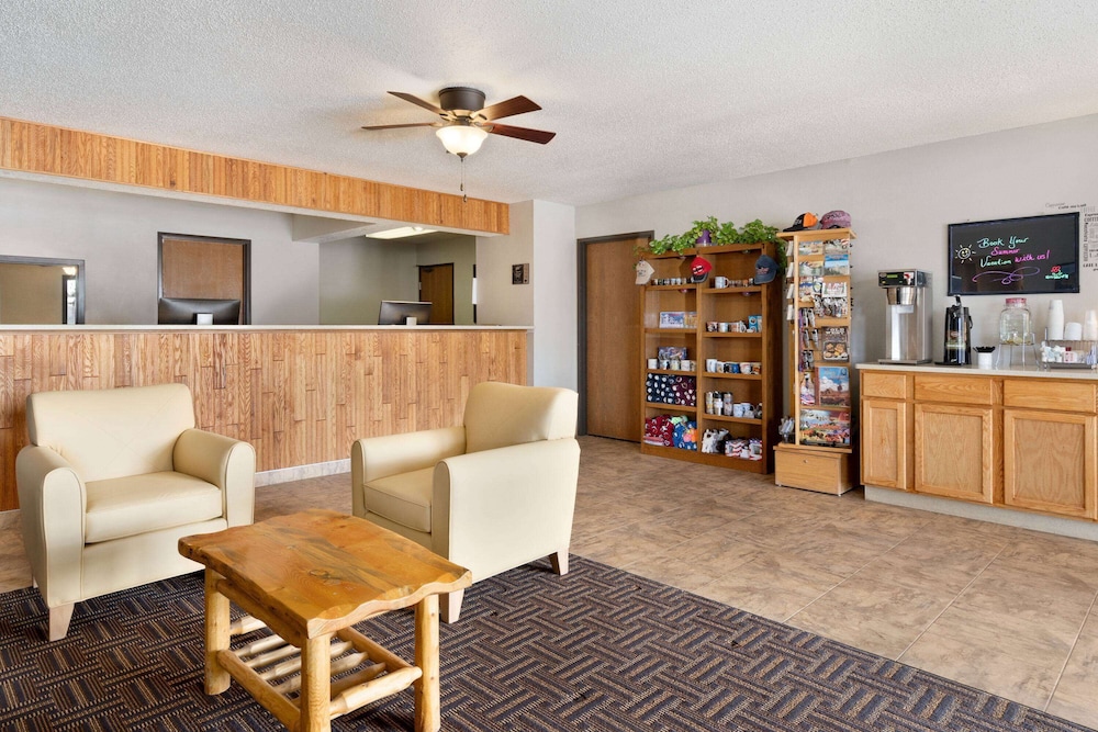 Super 8 by Wyndham Custer Crazy Horse Area - photo 3