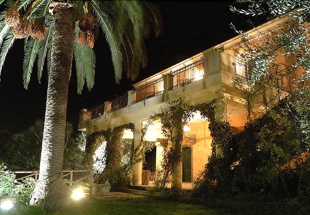 Antico Borgo Etneo Country Hotel — hotel in Calatabiano