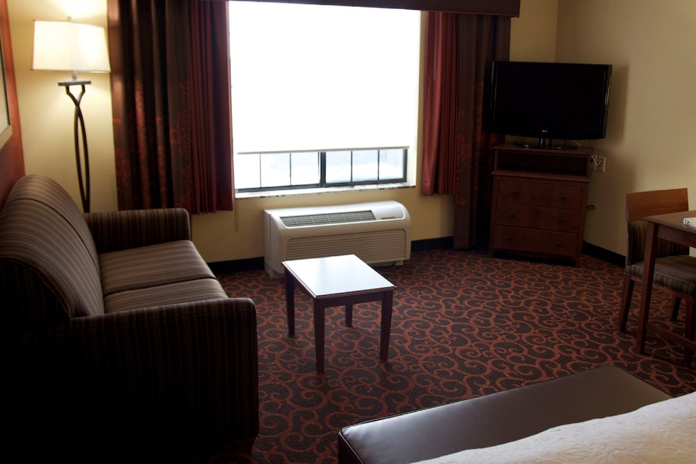 Hampton Inn & Suites Watertown - photo 17