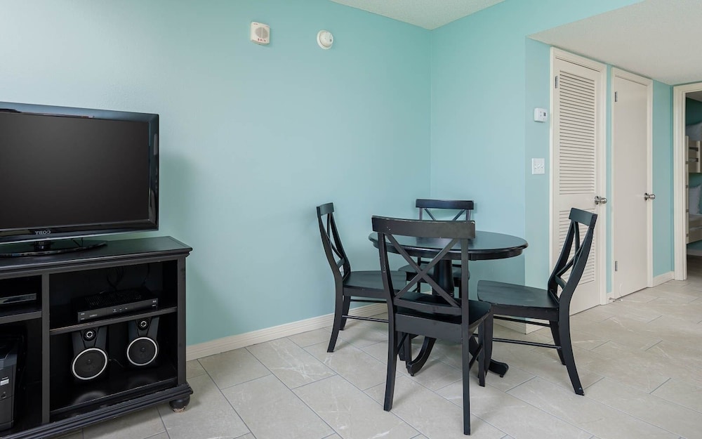 Phoenix All Suites Hotel 403 1 Bedroom Condo by Redawning - photo 19