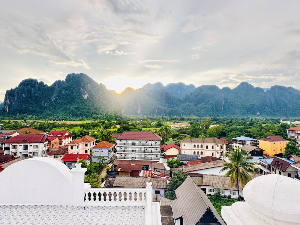 Sky Hotel - last minute hotel in Vangviang