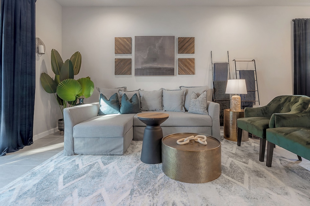 2215 E 19th Ave in Tampa, United States