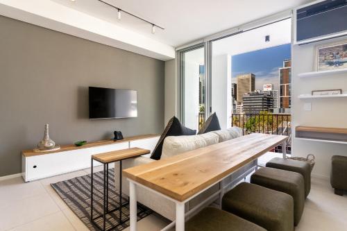 The Rose 201 2Bedroom Apartment with Rooftop Pool